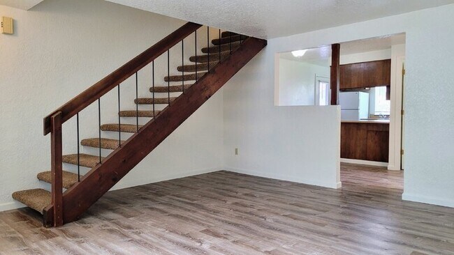 Building Photo - 128 NE Atkinson Ct