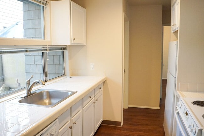 Building Photo - INCREDIBLE SPECIAL! Gorgeous & Bright 1-Bed w/ Wood-Burning Fireplace, W/D, & Private Patio!