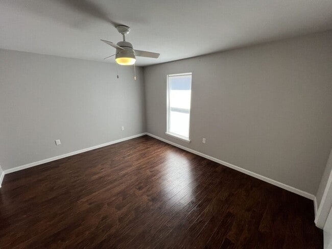 Building Photo - Beautifully Updated 3 Bedroom / 2 Bathroom Home – Available Now!