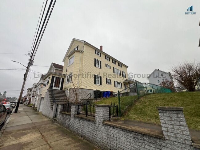 Building Photo - 455 Middle St