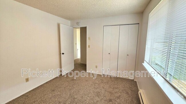 Building Photo - 1615 Trenton Ave