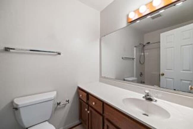 Building Photo - 3203 Gateway Cir