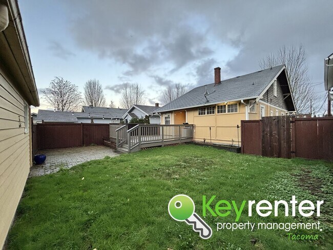Building Photo - Cozy 4 Bedroom Tacoma Rental Home Near Lincoln District and Downtown