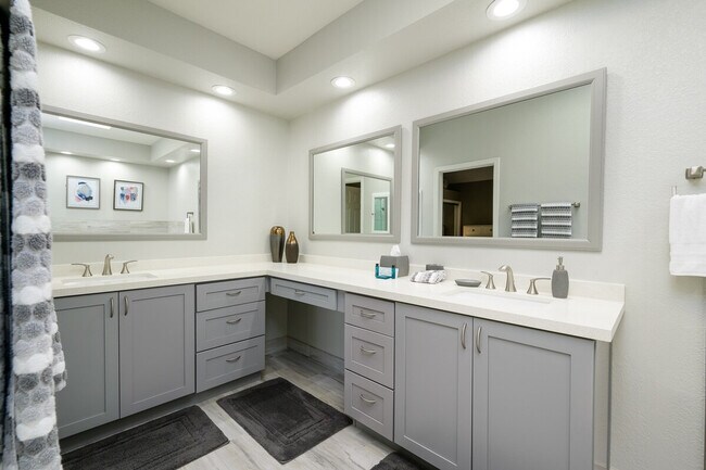 Building Photo - 7272 E Gainey Ranch Rd