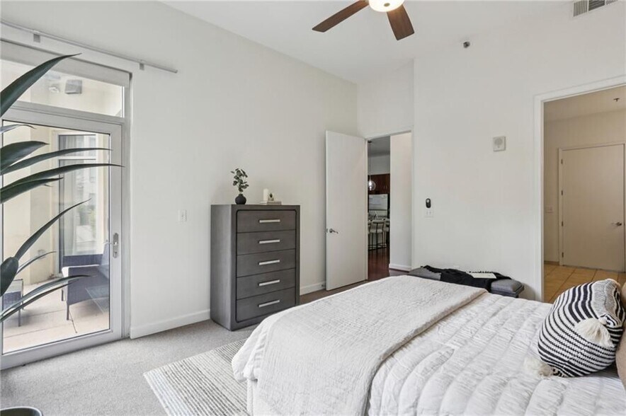 Building Photo - 711 Cosmopolitan Dr NE