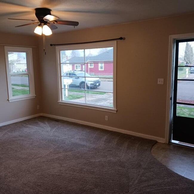 Building Photo - 1540 SW Umatilla St