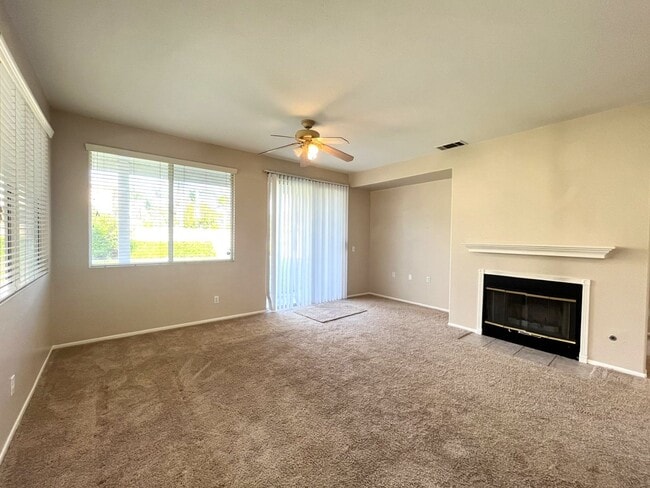 Building Photo - 5 bed, 3 bath located in Corona CA!