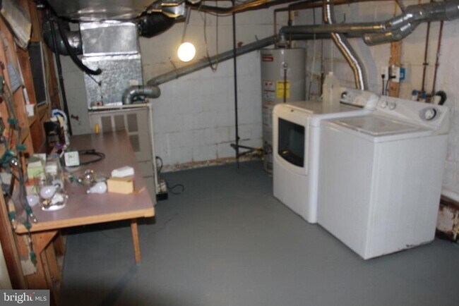 Building Photo - 3313 6th St S