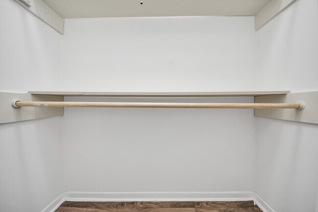 Building Photo - 1736 Crestdale Dr