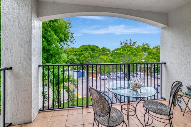 Building Photo - 923 Villa Cir