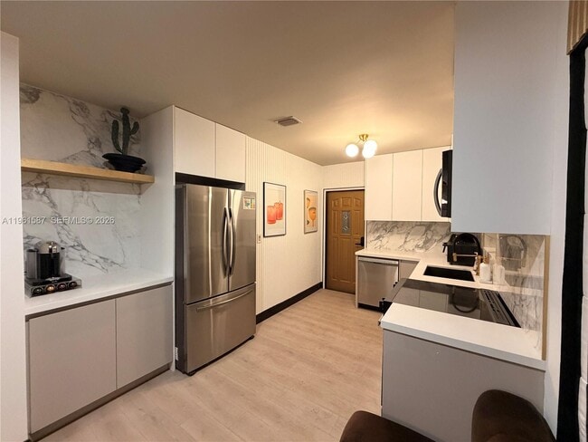 Building Photo - 920 SW 50th Ave