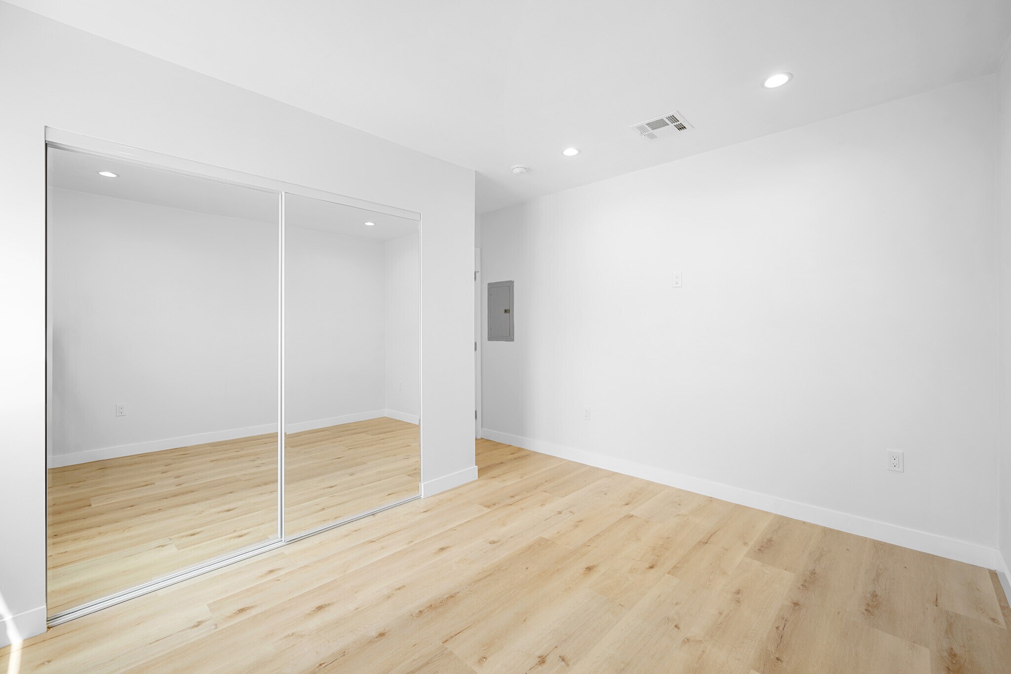 Building Photo - 1025 Linden Ave