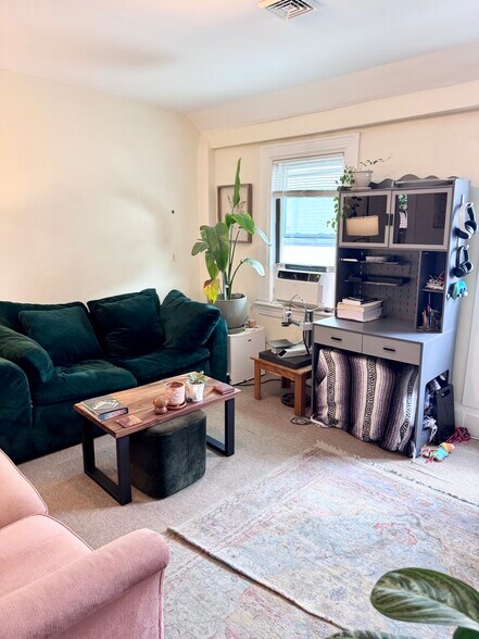 Building Photo - 122 Gore St