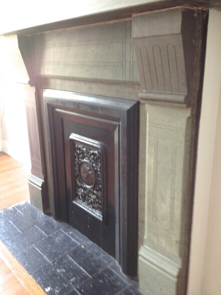 Slate mantle - 22 Lyon St