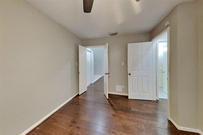 Building Photo - 8538 Sparkling Springs Dr