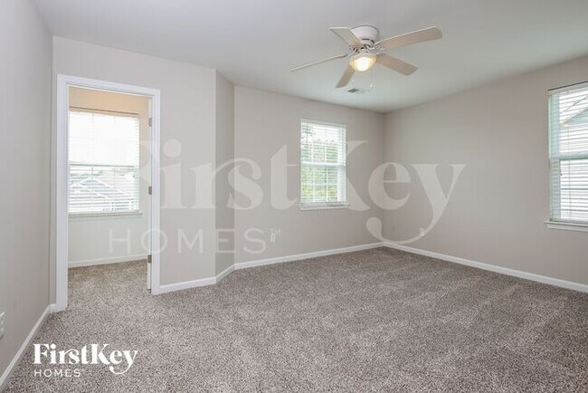 Building Photo - 2902 Penobscot Dr