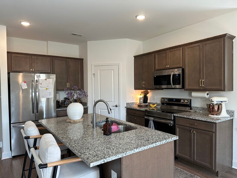 Building Photo - 1615 Mountain Quail Cir