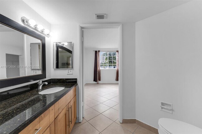 Building Photo - 9735 Fontainebleau Blvd