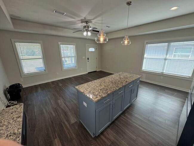 Building Photo - Pensacola - Downtown - 3 Bedroom, 2 Bathroom