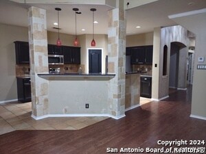 Building Photo - 1122 Persian Garden