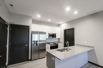 Building Photo - New! Beautiful 1 Bed, 1 Bath Apartment in ...