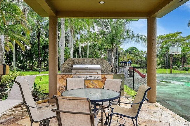 Building Photo - 4200 Coral Hills Dr