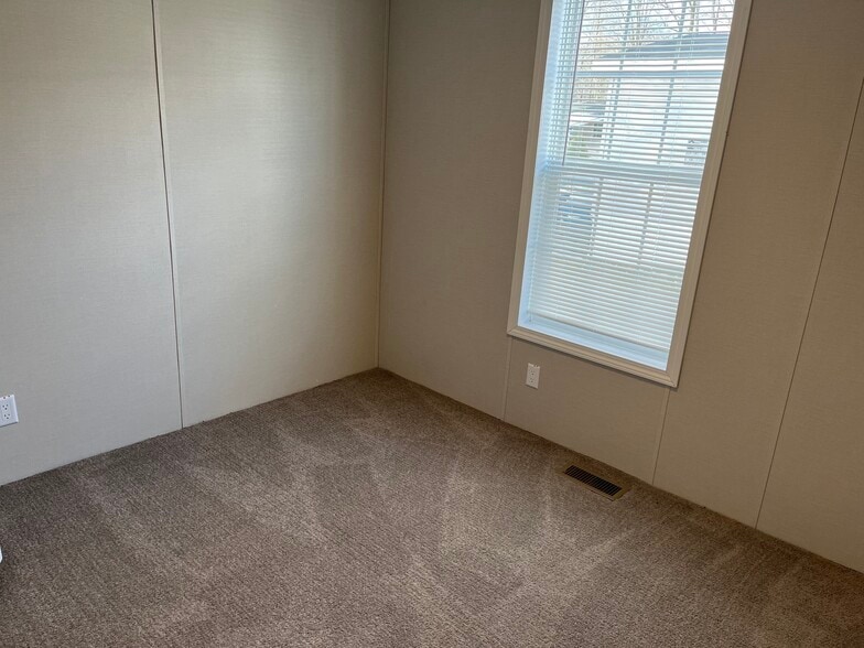 Building Photo - 6610 Lear Nagle Rd