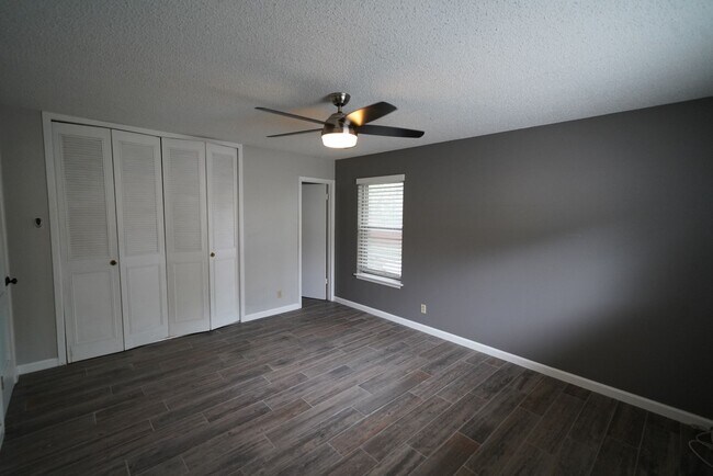 Building Photo - Updated home in established Schertz Neighb...