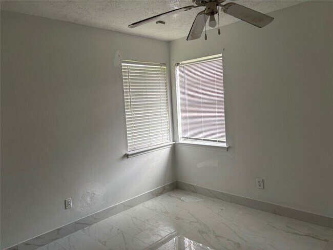 Building Photo - 2514 Radcliffe Dr