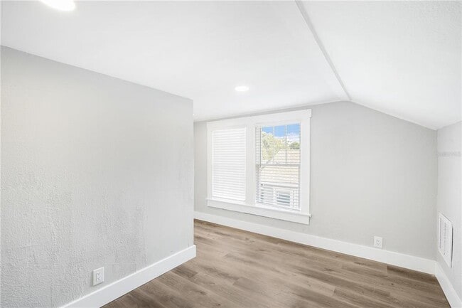 Building Photo - 1805 E Louisiana Ave