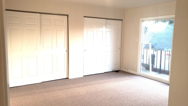 Building Photo - 7449 -