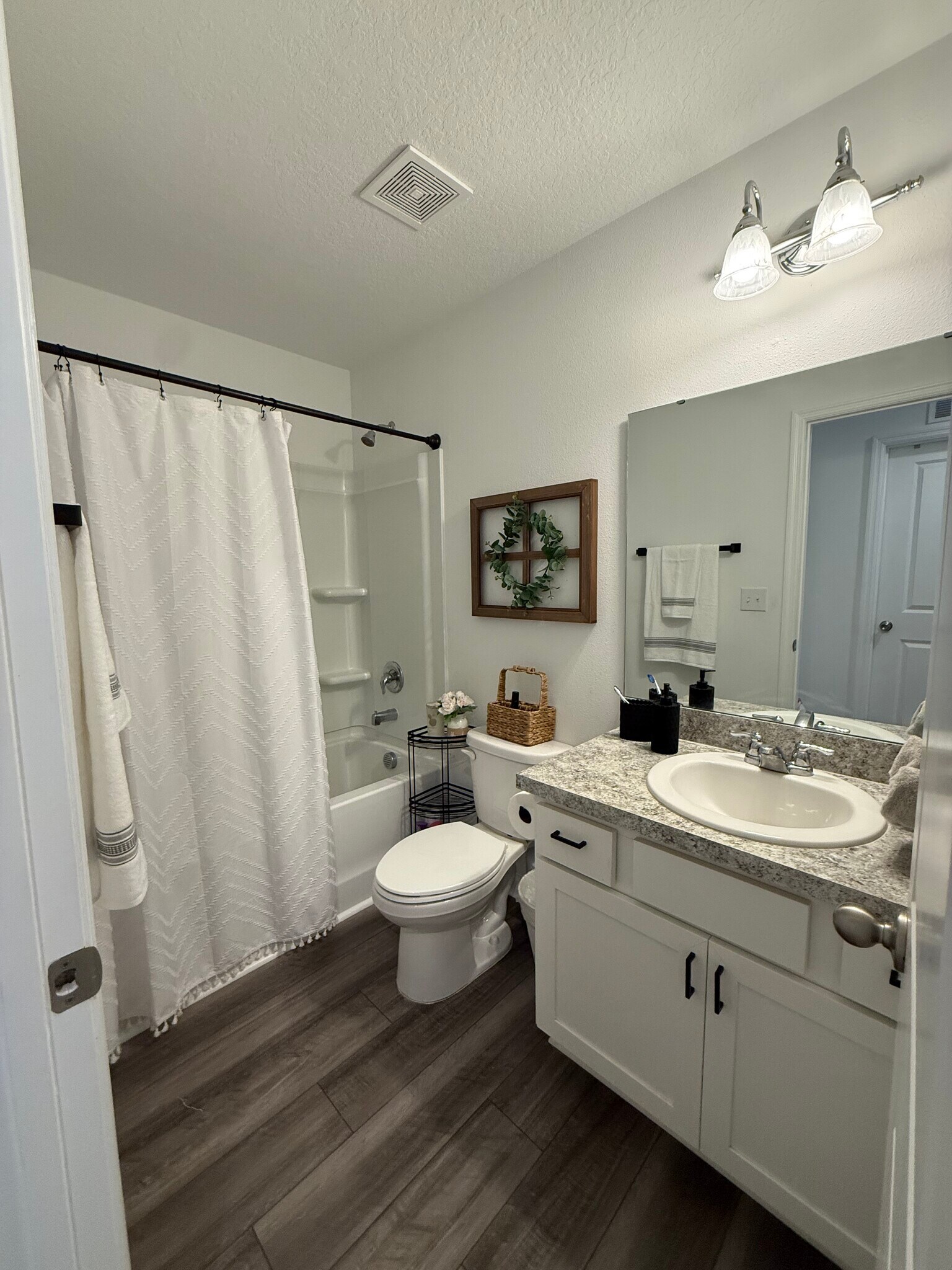 Shared Bathroom - 6206 Daerr Ridge St