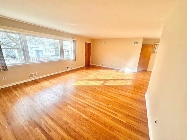 Building Photo - 588 Avenue A