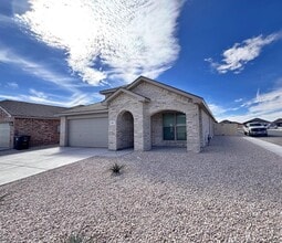 Building Photo - 10817 Saloon St