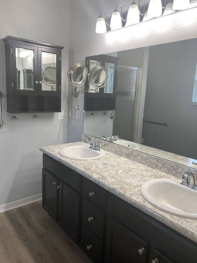 Building Photo - 4 Bedroom 3 Bath Waterfront Home in Gramercy Farms for RENT!