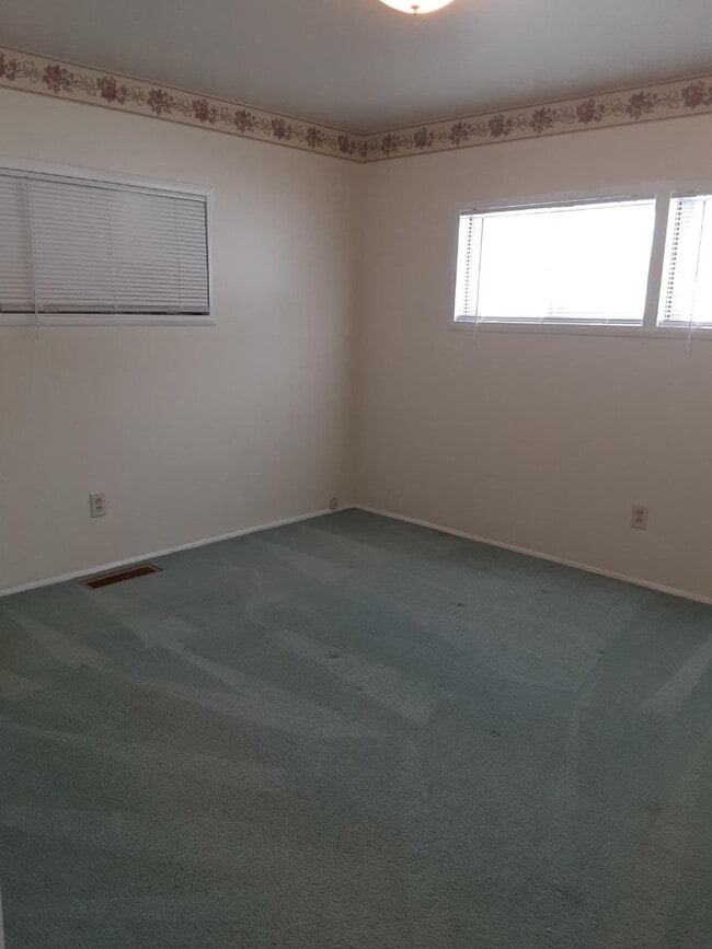 Building Photo - 4230 Woodmere Dr