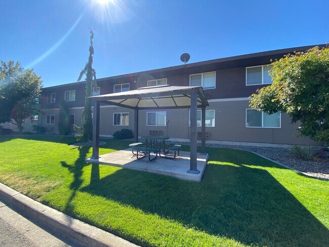 Building Photo - Attention Ellensburg: The Perfect Apartment Just Entered the Chat