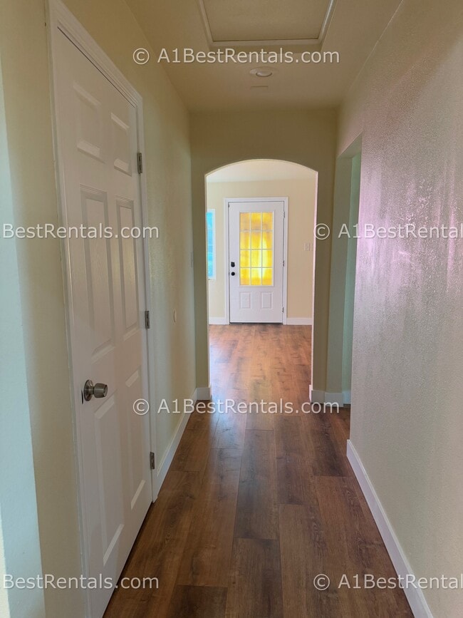 Building Photo - 3205 Sierra St