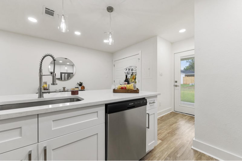 Building Photo - 1016 Middle Ln