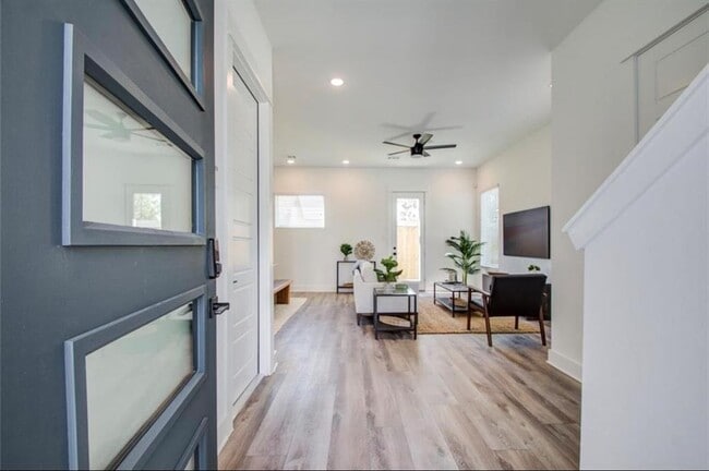 Building Photo - 5823 Highland Sky Ln