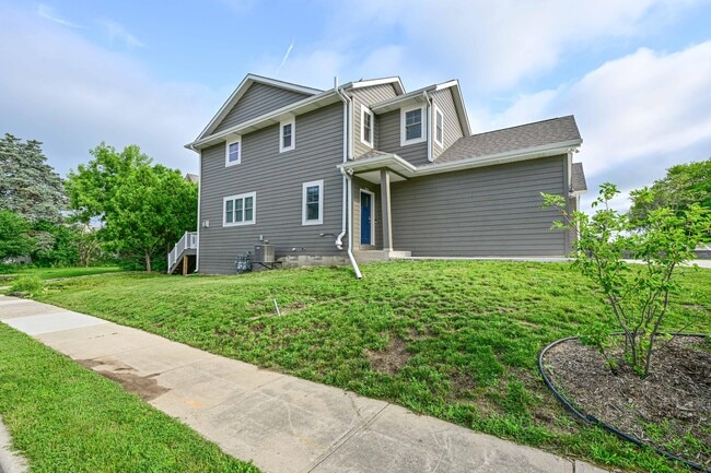 Building Photo - 2905 N 186th St