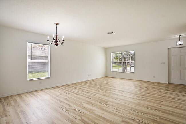 Building Photo - 617 SE Karrigan Terrace