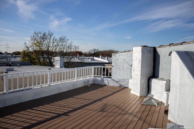 Building Photo - 61-29 Cooper Ave