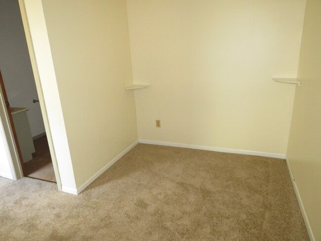 Building Photo - 304 Main St