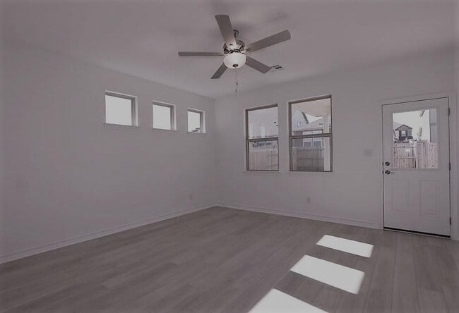 Building Photo - 562 Papaya Dr