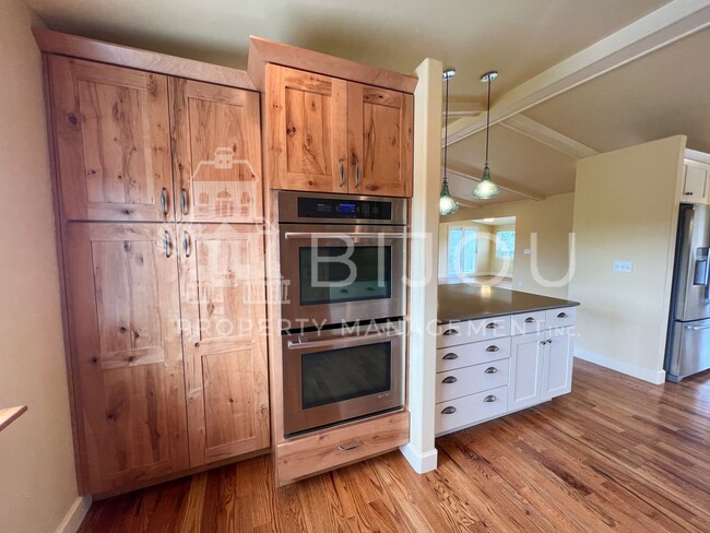 Building Photo - Corner Lot Multi-Level Home