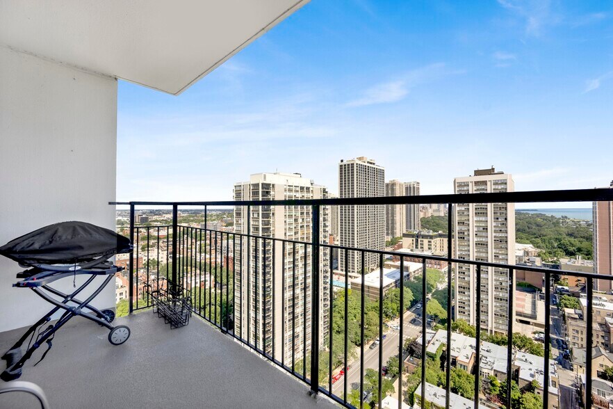 Balcony of the unit - 88 W Schiller St