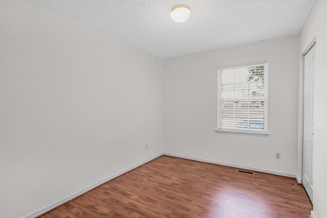 Building Photo - 103 Bridgedale Ct