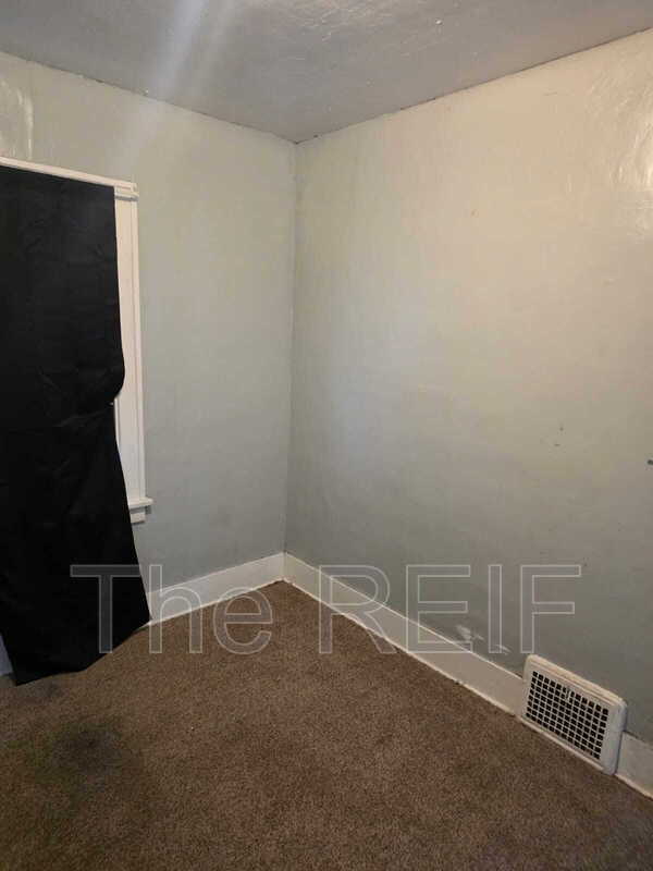 Building Photo - 1023 Barrie Ave