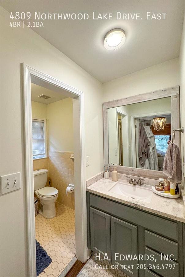 Building Photo - 4809 Northwood Lake Dr E
